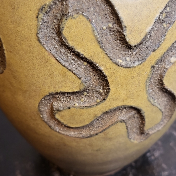 Toyo Medium Vase #1 Ikebana Vessel Umber Sienna Glaze with Granular Grog Incised - Picture 9 of 15